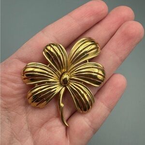 VTG Crown Trifari Flower Brooch Gold Tone Pin - Stamped Lightly* See Photos